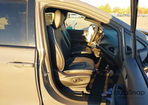 2025 Chrysler Pacifica Select z USA, uszkodzony, nr VIN 2C4RC1BG1SR501454